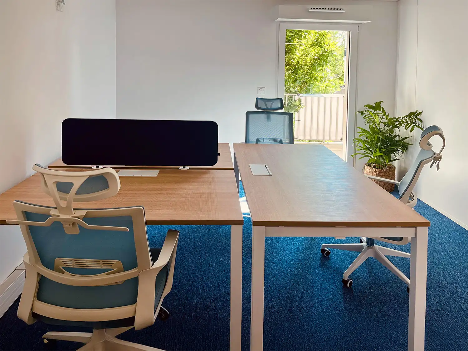 Bureau 3 places spacieux, lumineux et climatisé avec accès balcon