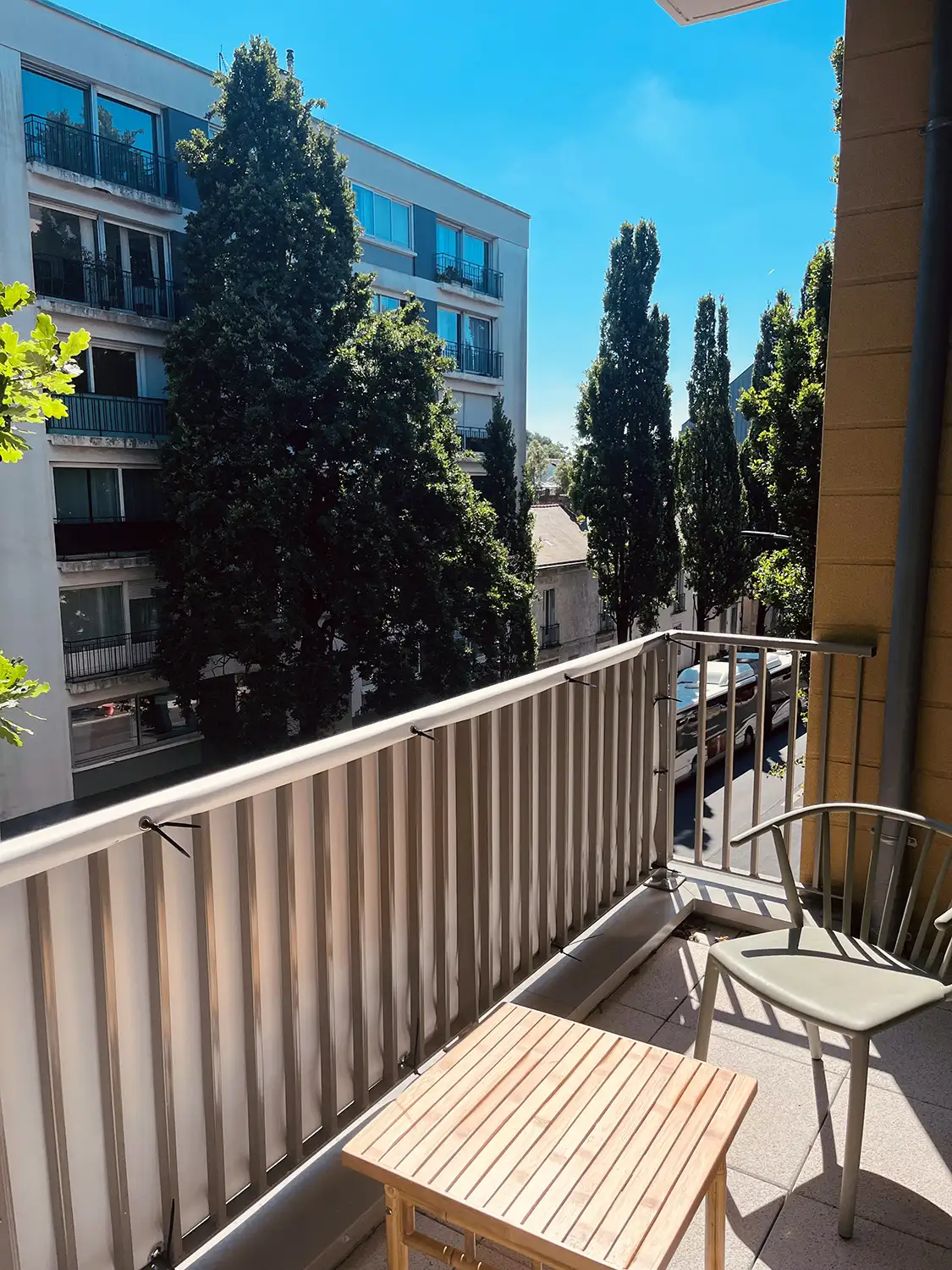 Vue depuis un des bureaux 3 personnes avec accès au balcon